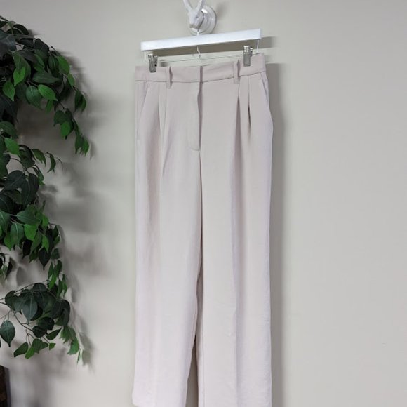 Aritzia Pants - Aritzia Effortless Pant